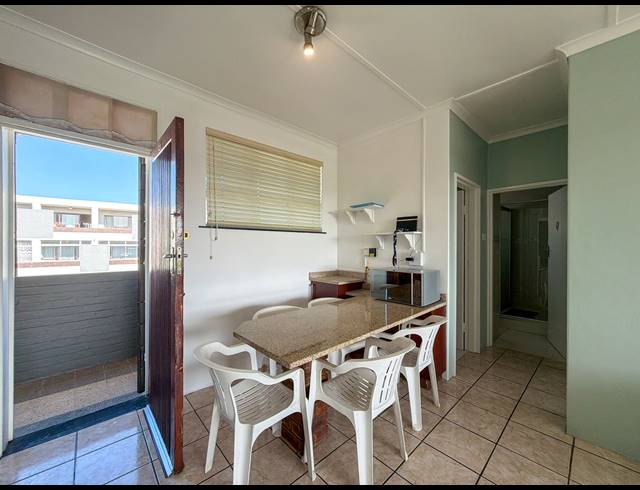 2 BEDROOM APARTMENT FOR SALE IN AMANZIMTOTI